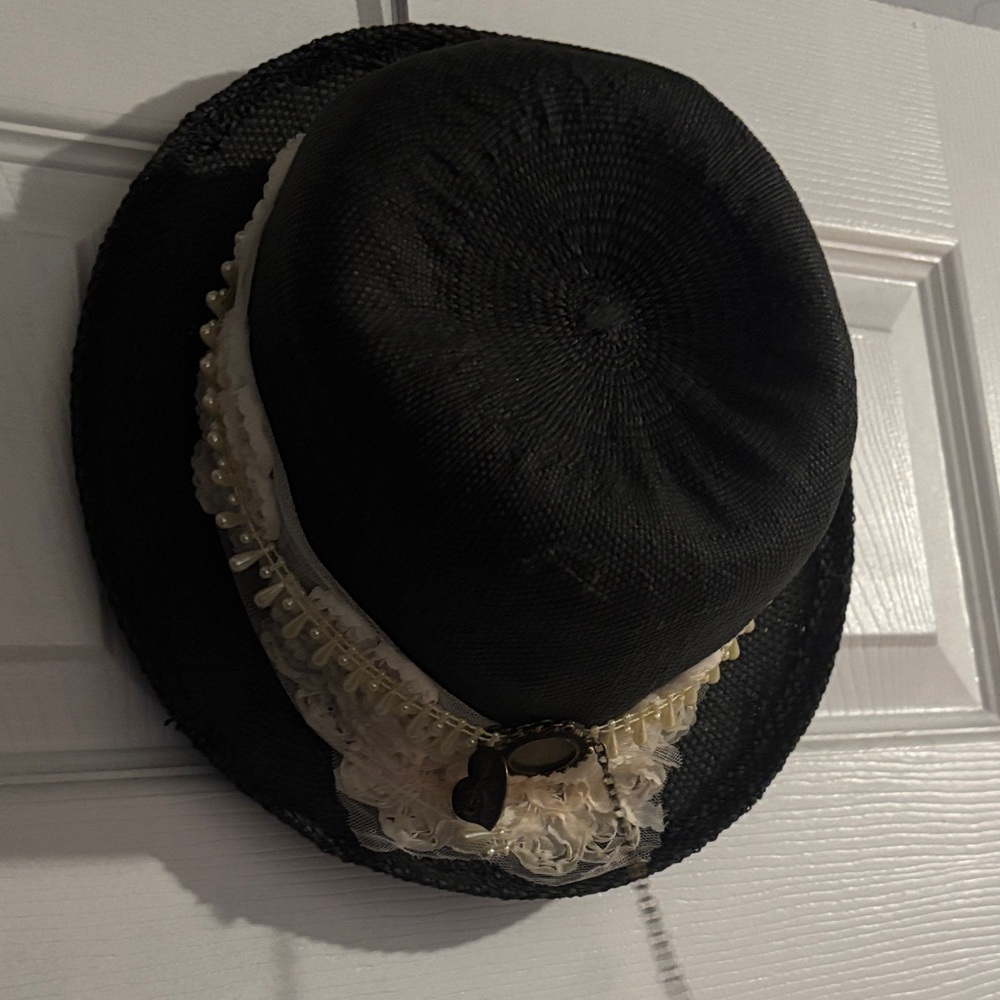 Black Women's Straw Hat with White Lace Trim